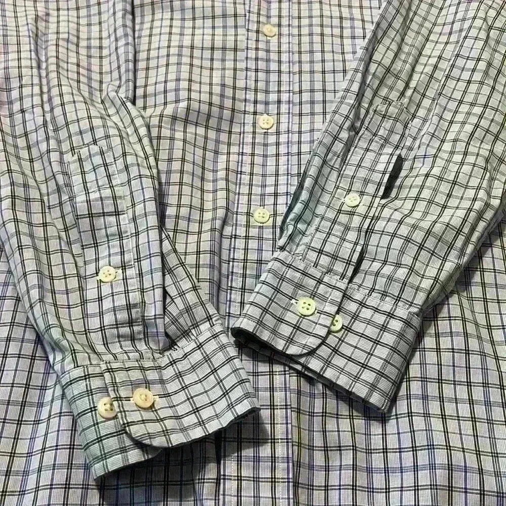 Ralph Lauren Yarmouth 100% cotton plaid dress shirt. Men’s size 15 1/2, 32/33 - Picture 6 of 7